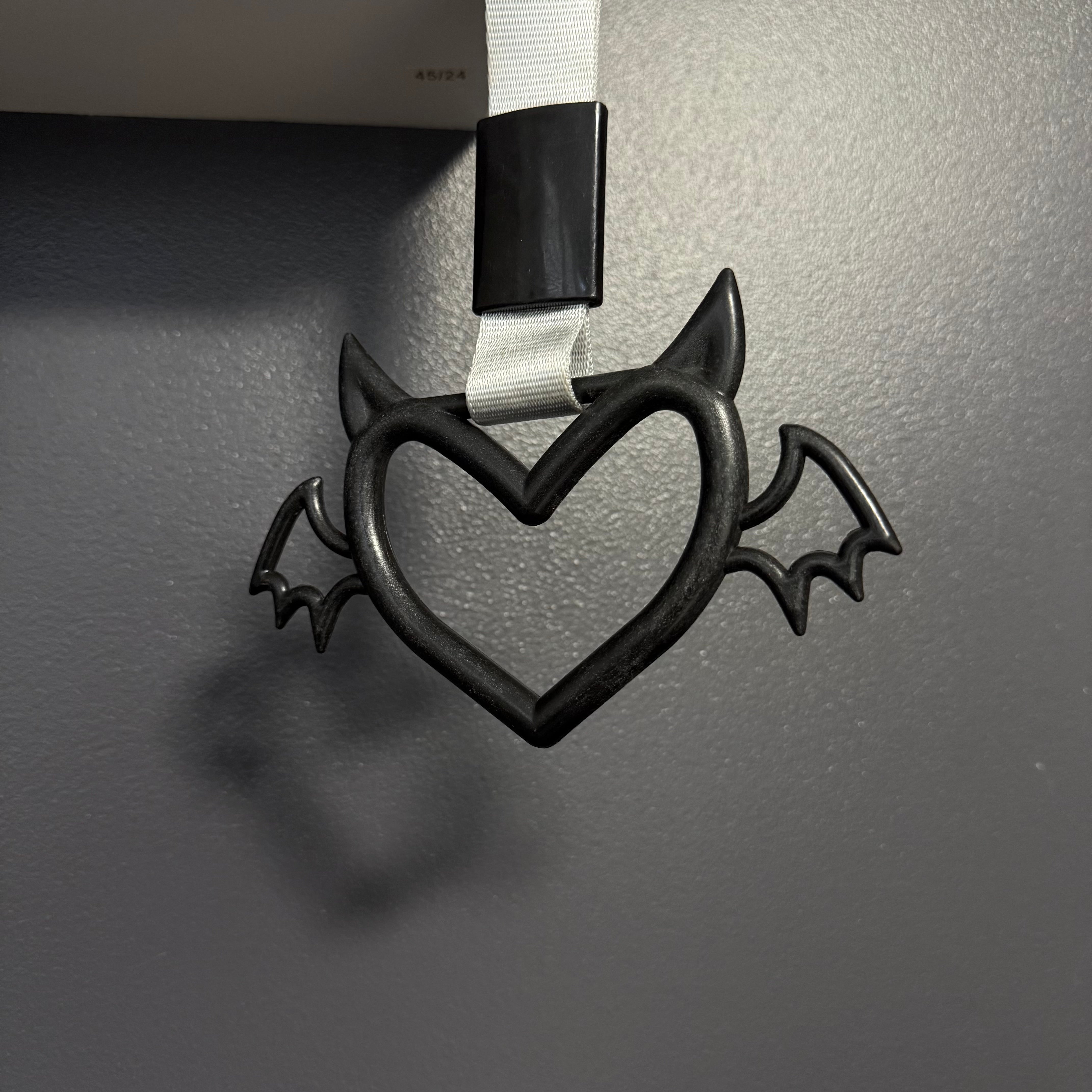 Winged Devil Heart Tsurikawa